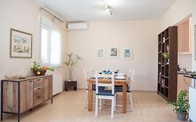 Solari Hill Maisonette Two Private Parking